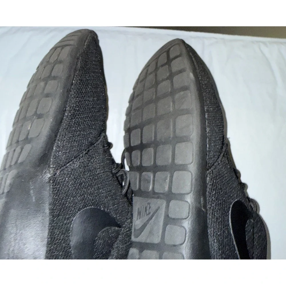 Gently used all black Nikes. US Size 9